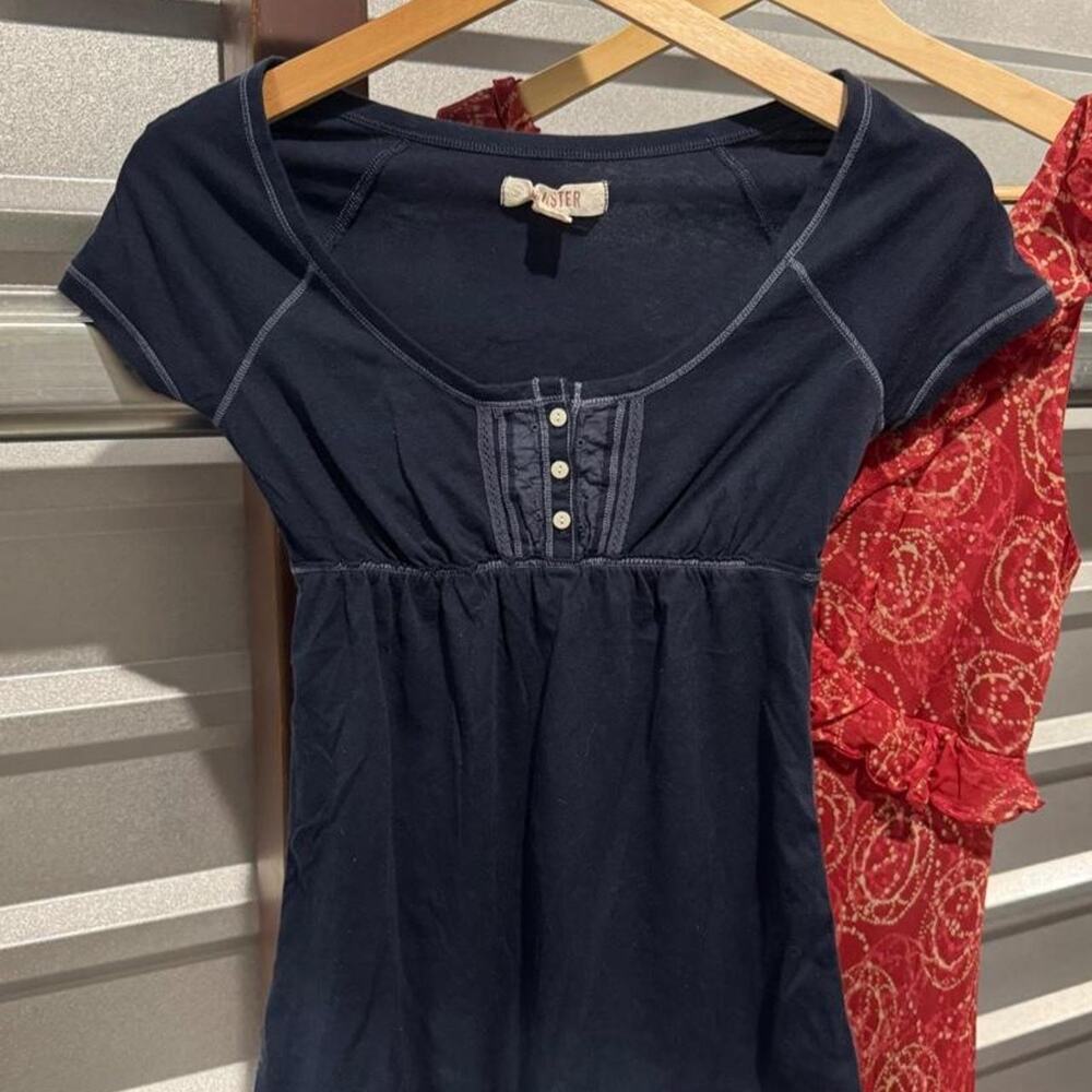 Vintage 2000’s Navy blue Hollister Co. babydoll top